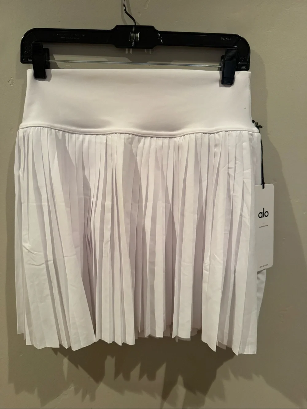 ALO Yoga Grand Slam White Pleated Skirt with Branded Tag